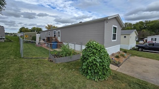 3208 W 47th Place, Davenport, IA 52806