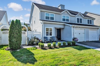 60 Herrels Cir, Melville, NY 11747