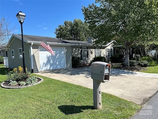 429 Riverwind Dr, Hendersonville, NC 28739