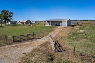 98 Franz Rd, Inez, TX 77968