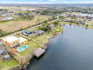 2732 Broadway St, San Leon, TX 77539