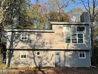 3505 Peak Dr, Tobyhanna, PA 18466