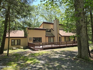 137 Hillcrest Dr, Lords Valley, PA 18428