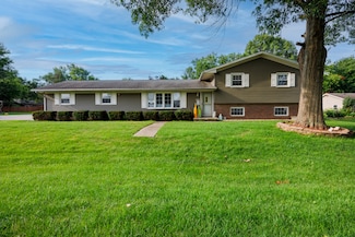 408 W Randolph St, Heyworth, IL 61745