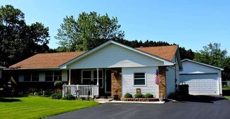 1349 Oakleaf Dr, Saint Anne, IL 60964