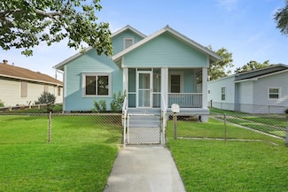 4924 Avenue Q, Galveston, TX 77551