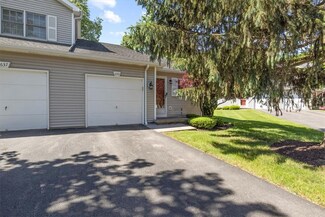 639 Strand Pond Cir, Webster, NY 14580