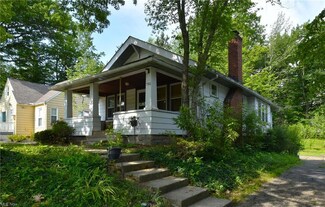 1586 Maplegrove Rd, Cleveland, OH 44121