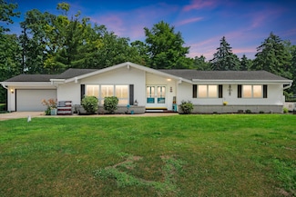 13255 W Old Oak Ct, New Berlin, WI 53151