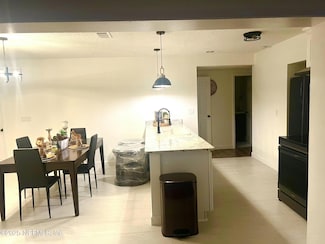 7947 Chateau Dr S, Jacksonville, FL 32221