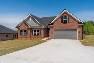 241 Carriage Gate Dr, Wellford, SC 29385