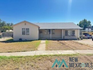 812 N Edwards St, Carlsbad, NM 88220