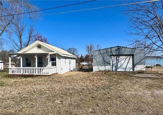 1205 E Nicholson St, Nevada, MO 64772