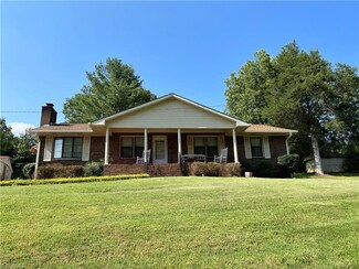 8837 Reynolda Rd, Pfafftown, NC 27040