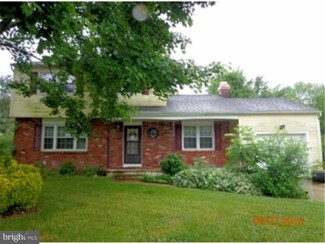 14 Lakeview Dr, Waterford Works, NJ 08089