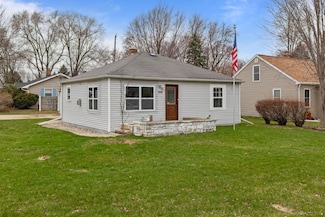 976 Claude St, Menasha, WI 54952