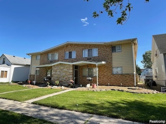 8 Elm St, Wyandotte, MI 48192