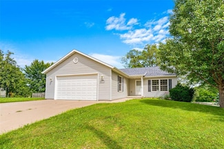 106 Crestview Dr, West Branch, IA 52358