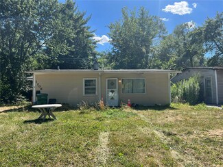 1206 Saint Michael Dr, East Saint Louis, IL 62206