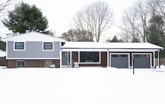 12120 Lakeshore Dr, Grand Haven, MI 49417
