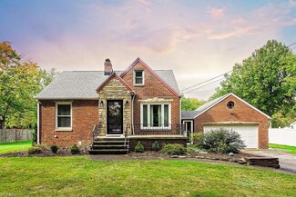 6276 Crossview Rd, Seven Hills, OH 44131