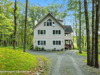 115 Buckboard Ln, Lords Valley, PA 18428