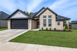 1609 N Pershing St, Fayetteville, AR 72704