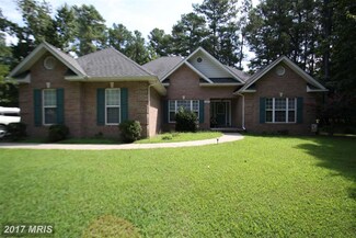 14890 King Charles Dr, Swan Point, MD 20645