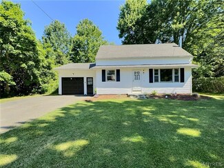 5531 Oakwood Dr, North Tonawanda, NY 14120