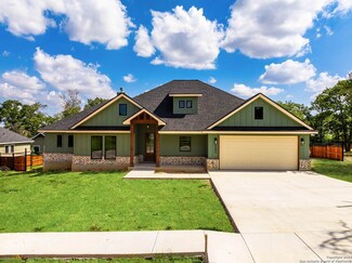 121 Laurel Heights, La Vernia, TX 78121