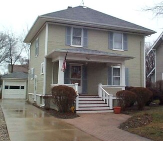 358 Jefferson Ave, Elgin, IL 60120