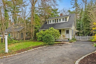 16 Egypt Ln, Locust Valley, NY 11560