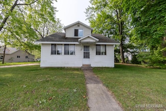 1390 E Wilcox Ave, White Cloud, MI 49349