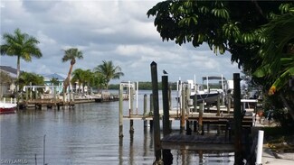 2590 Bayshore Dr, Matlacha, FL 33993