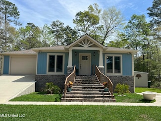 1020 Margaret St, Ocean Springs, MS 39564
