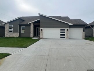 18711 Spaulding St, Elkhorn, NE 68022