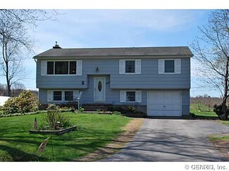 4076 Cuyler Dr, Williamson, NY 14589