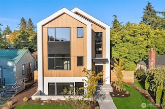 5822 56th Ave NE, Seattle, WA 98105