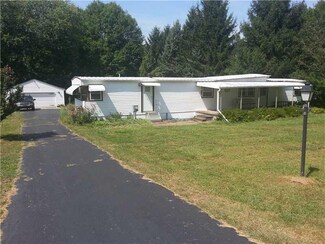 195 Newport Rd, Wampum, PA 16157