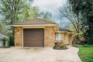 203 S Creek St, Fredericksburg, TX 78624