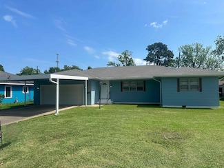 2938 Graves Ave, Groves, TX 77619