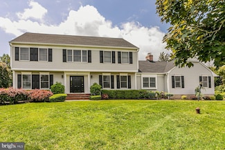 5 Oak Ridge Dr, Belle Mead, NJ 08502
