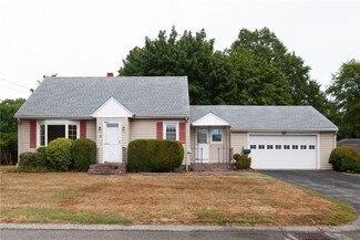 3 Spruce Ave, Middletown, RI 02842