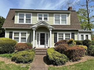 8 Buckingham Place, Manhasset, NY 11030
