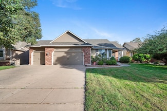 8706 W Oak Ridge Cir, Wichita, KS 67205