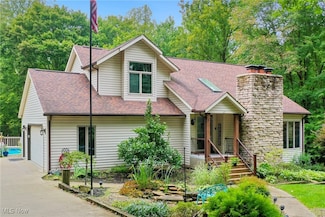 18976 Thorpe Rd, Chagrin Falls, OH 44023