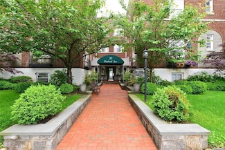 30 Shipherd Ave, Lynbrook, NY 11563