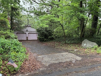 5 Chatham Place, Dix Hills, NY 11746