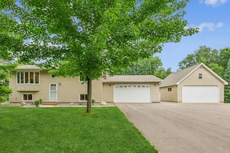 487 Lois Ln, Circle Pines, MN 55014