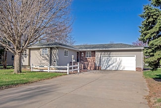733 S Blaine Ave, Minden, NE 68959